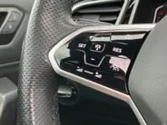 Volkswagen T-Roc 1.5TSI/150PK R-Line Business+ · Panoramadak · Trekhaak · Camera · Apple/Android Car Play · Navigatie · Stoelverwarming · Garantie t/m 09-10-2027 of 100000km.
