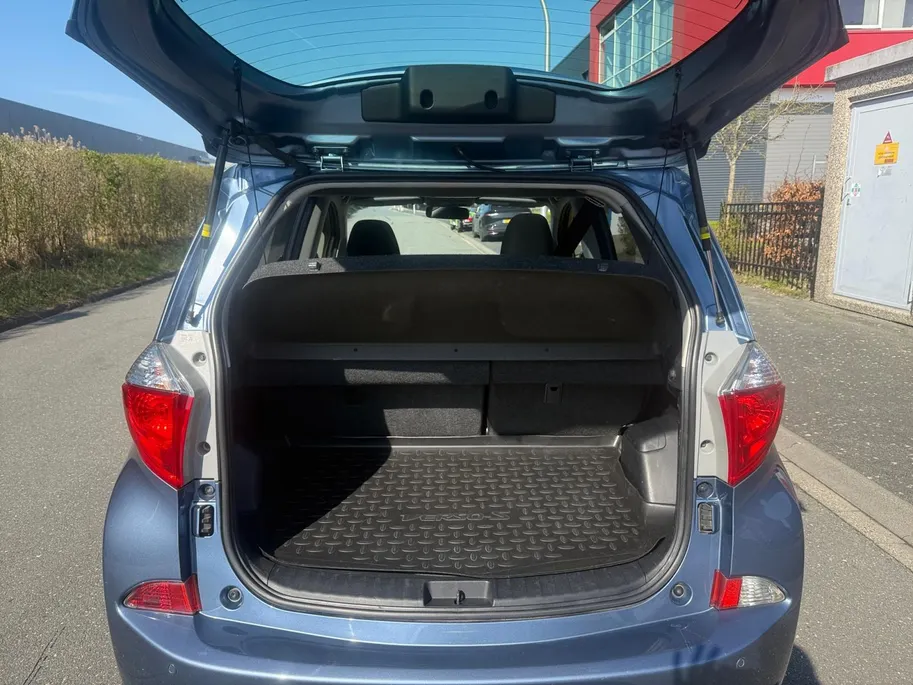 Toyota Verso-S 1.3 VVT-i Dynamic | Achteruitrij Camera | Panorama Dak | Parkeersensoren | Airco | Bluetooth | Hoge Instap | 12 Maanden Bovag Garantie
