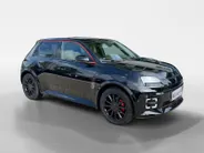 Renault 5 comfort range iconic cinq 52 kWh | OP VOORRAAD NU MET €4000,- VOORRAADKORTING!!! | BLACK EDITION 1 of 5 By Z&Z Binckhorst | OP =OP!!! |