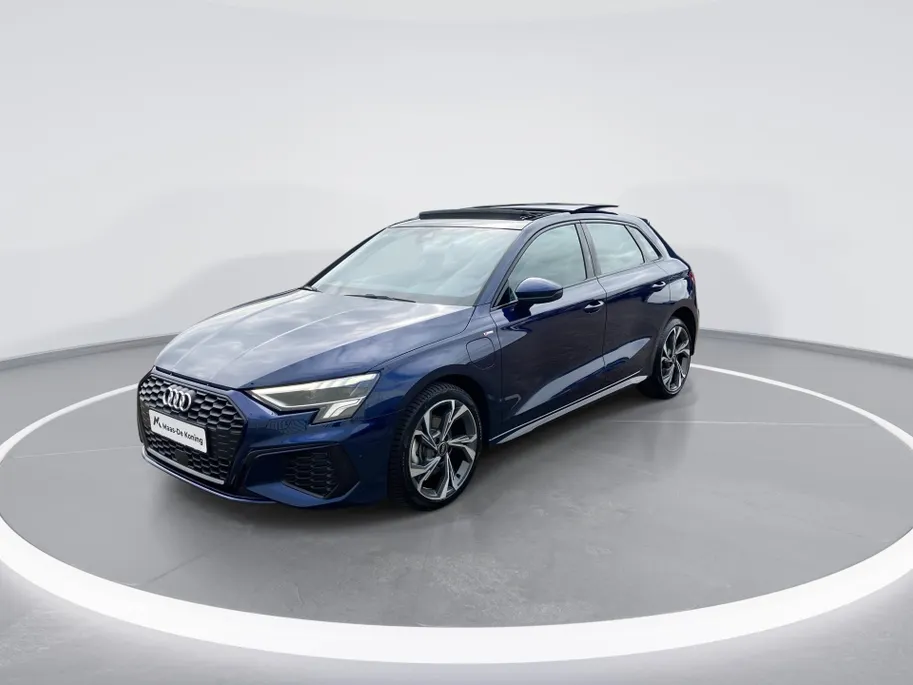 Audi A3 Sportback 40 TFSIe 150kW/204PK S Line · Panoramadak · Leder · Camera · Apple/Android Car Play · Drive select