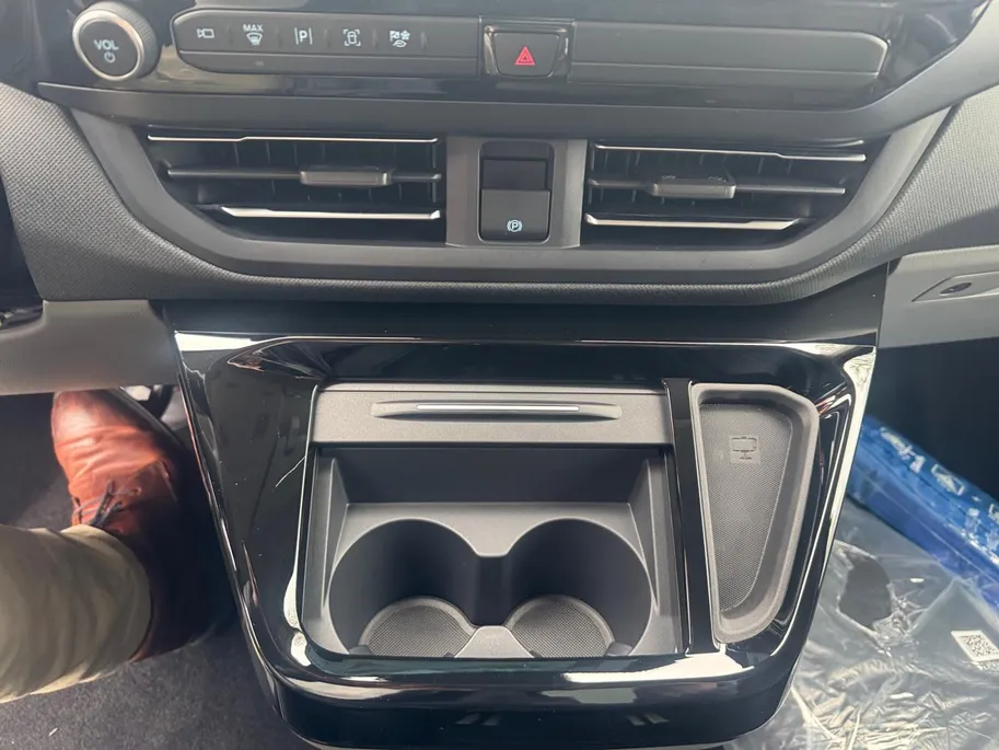 Ford Tourneo Custom 340 2.5 PHEV L2H1 Titanium X 8 persoons | TE BESTELLEN AUTO | Elektr. bedienbare AGR Stoelen met lederen bekleding | B&O Audio | Navigatie | Panoramadak | Trekhaak | Achterklep