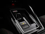 Volkswagen Golf 2.0 TSI 245pk DSG GTI · Panoramadak · Camera · Sfeerverlichting · Apple/Android Car Play · 18'' Inch · EXTRA INRUILKORTING ·