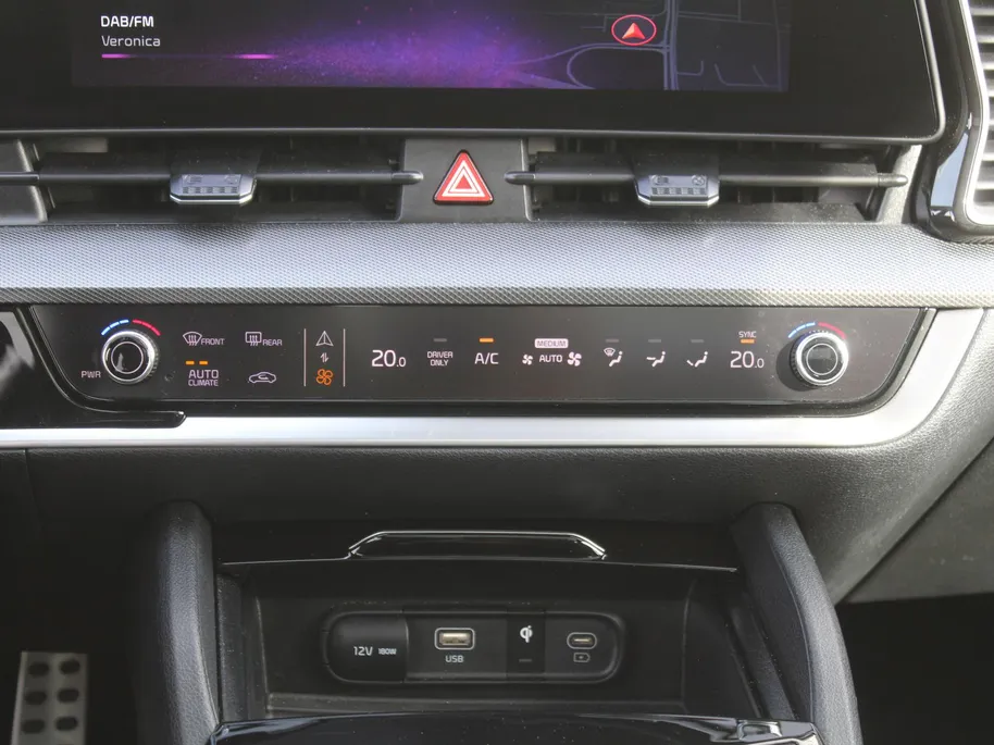 Kia Sportage 1.6 T-GDi Hybrid GT-Line | Stuur-/stoelverwarming | Elek. stoelverstelling + achterklep | Schuifdak | 18' LM | Cruise adapt. | Camera |