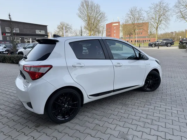 Toyota Yaris 1.5 Hybrid GR-Sport | Apple Car-Play | Camera | Bi-Tone