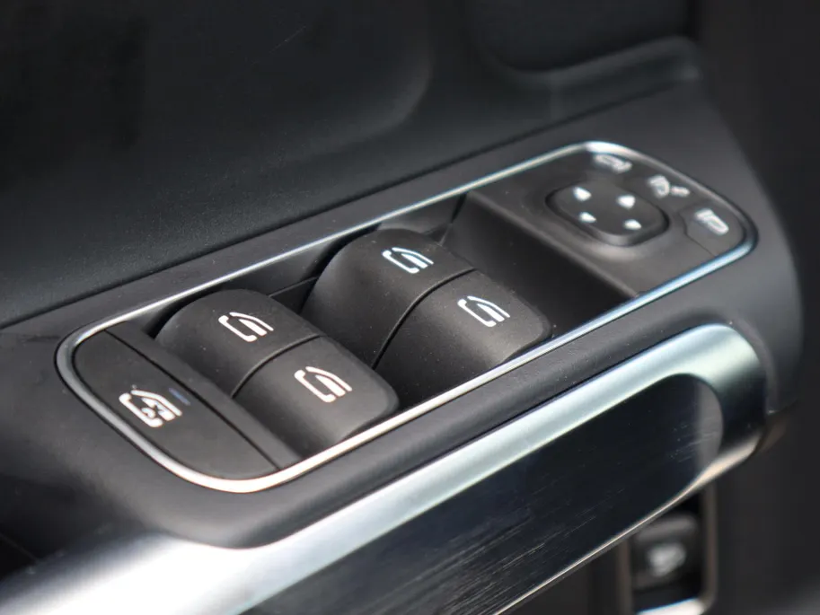 Mercedes-Benz EQB 250+ Business Solution 71 kWh Voorraadactie Voordeel € 6.000,- !!