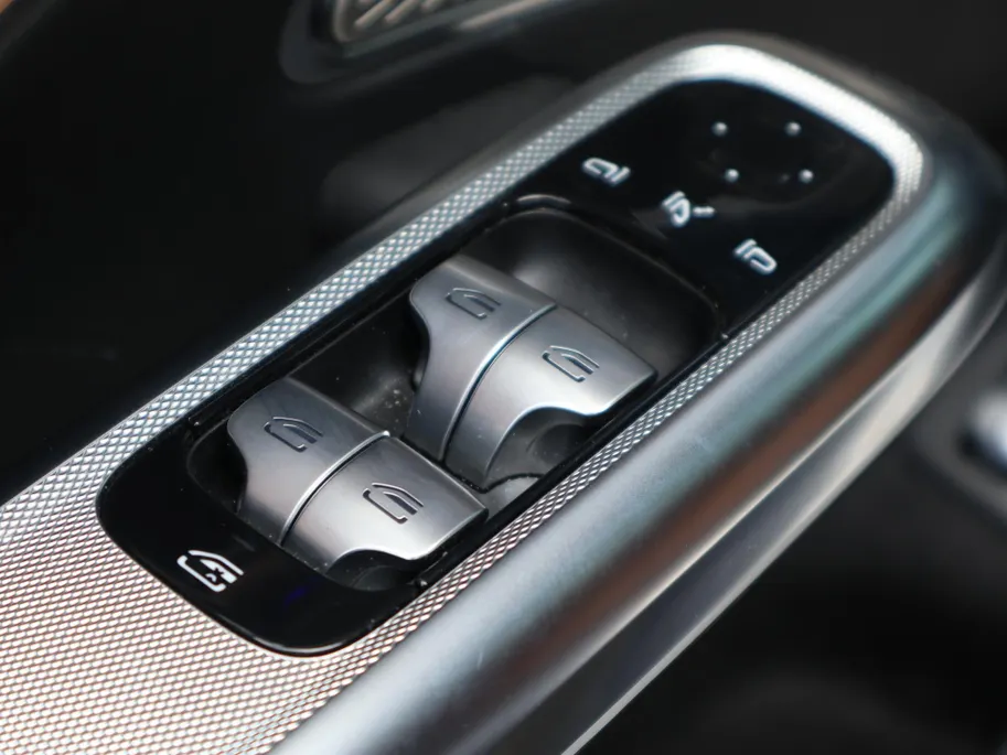 Mercedes-Benz E-Klasse Estate 300 e AMG Line l Leder l Trekhaak l Keyless l Panoramadak