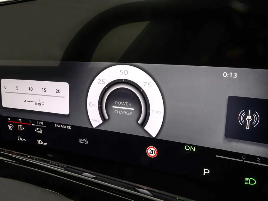 Audi Q3 1.5 200kW e-hybrid S edition 272 PK · Tech plus · Lederen bekleding · Trekhaak elek. wegklapbaar