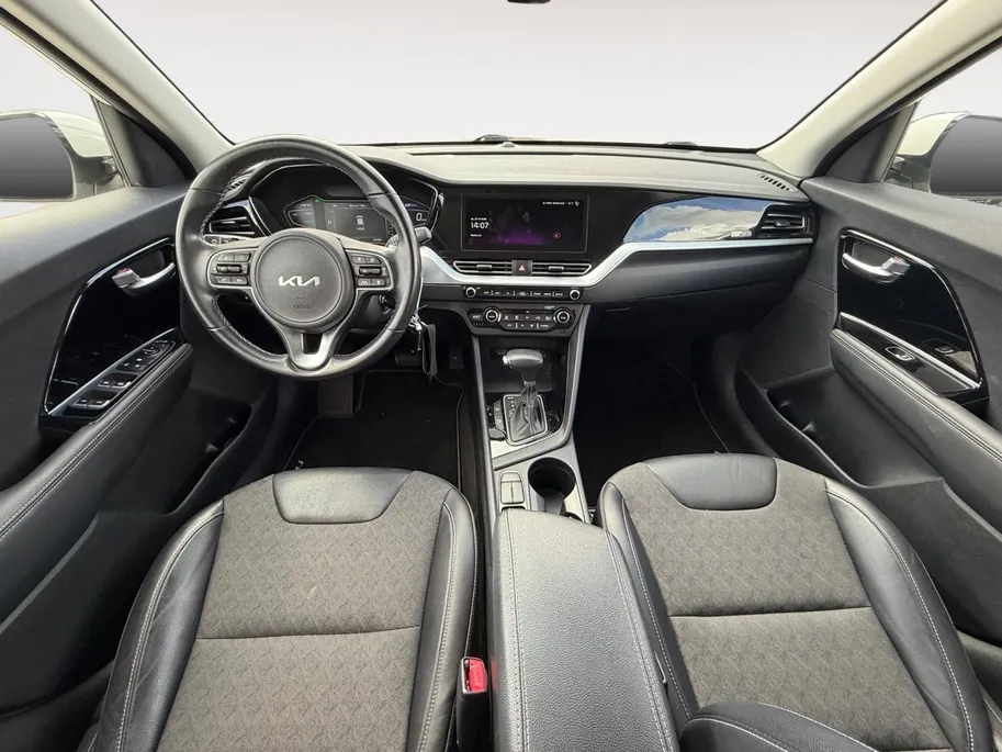 Kia Niro 1.6 GDi Hybrid DynamicLine | *1E EIGENAAR | TREKHAAK | FABRIEKSGARANTIE | APPLE CARPLAY/ ANDROID AUTO | NAVI | CAMERA | LMV | DAB+ | STOF/ LEDER | ETC…