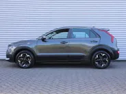Kia Niro EV Light Edition 64.8 kWh | Camera | Cruise adapt. | Clima | 17' LM | Navi | Keyless | All season banden | 17% bijtelling |