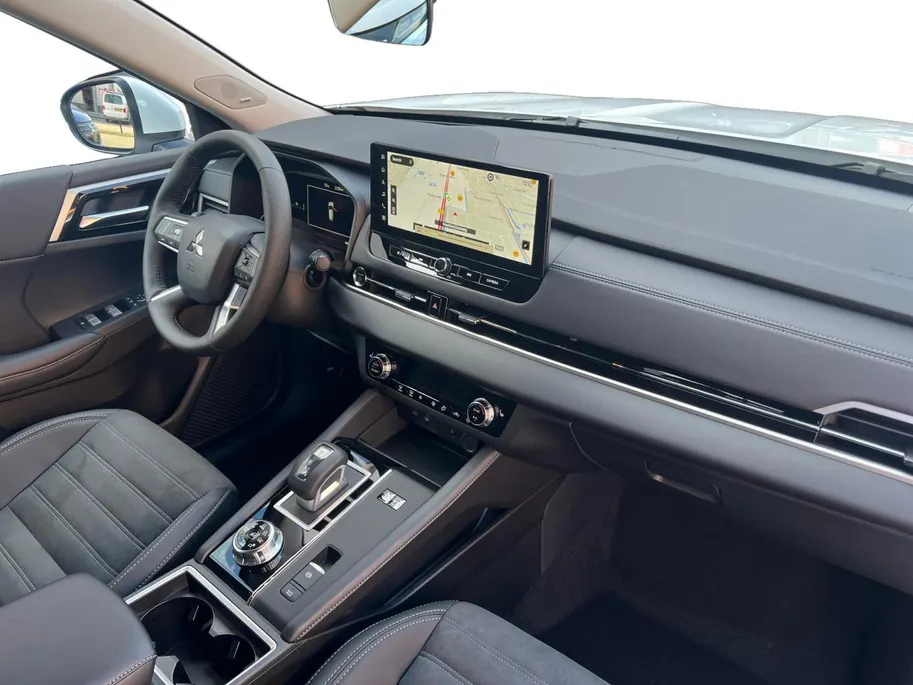 Mitsubishi Outlander 2.4 PHEV First Edition | 6000 EURO KORTING | NU DIRECT LEVEBAAR | 8 JAAR GARANTIE |