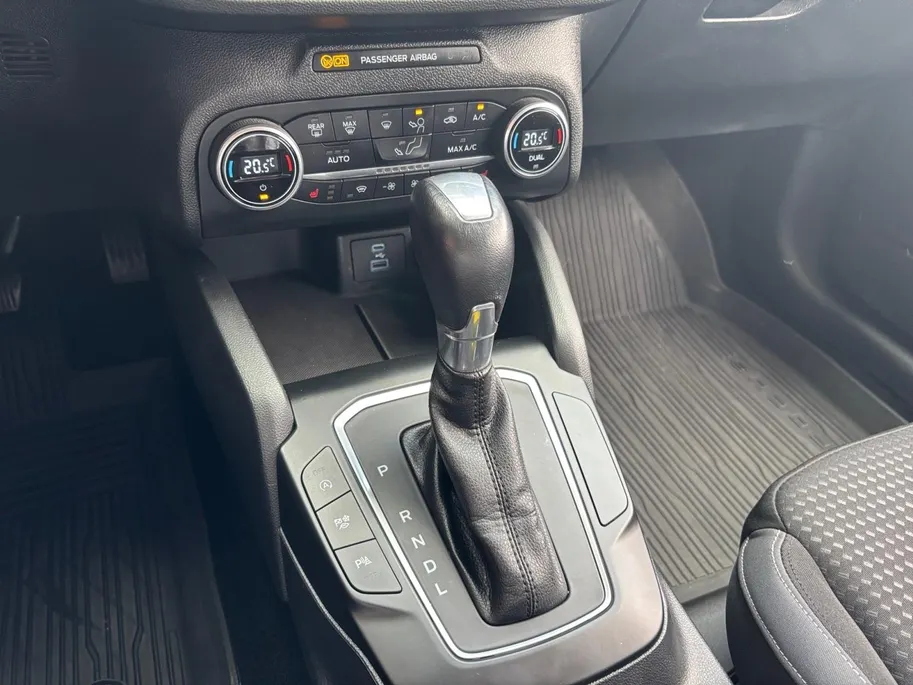Ford Focus Wagon 1.0 EcoBoost Hybrid Titanium | Trekhaak | Stoel, stuur en voorruitverwarming | Cruise | Climate