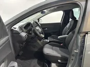 Dacia Jogger 155PK Hybrid Expression 7p. Automaat | DEMO | 7 Zitplaatsen | Camera | Parkeersensoren | Apple CarPlay/Android Auto | Cruise Control | Climate Control | Digital Cockpit | Armsteun | Licht & Regen Sensor |