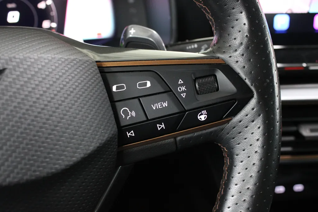CUPRA Formentor 1.4 e-Hybrid Business / Stoel + Stuur verw. / 19'' LMV / Keyless / Camera /