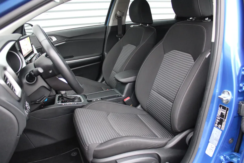 Kia Ceed Sportswagon 1.5 T-GDi MHEV DynamicLine | Navi | Camera | Clima | Cruise | 17' GT-Line velgen | LED | Apple Carplay | Android Auto |
