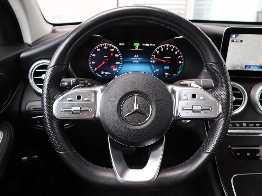 Mercedes-Benz GLC 300e 4MATIC Premium Plus l Trekhaak l Panoramadak l stoelverwarming