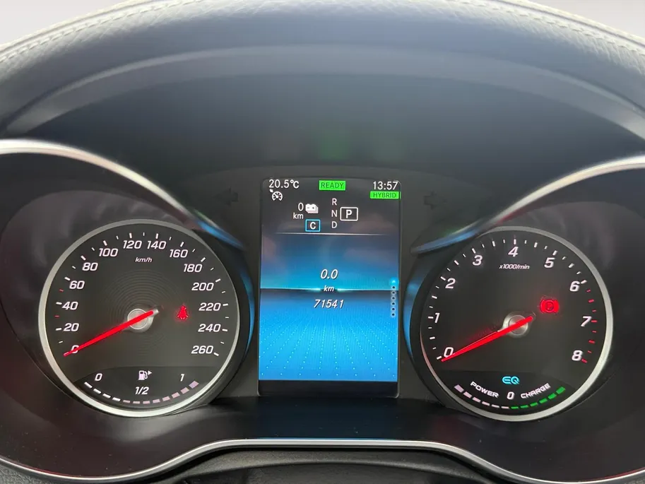 Mercedes-Benz C-Klasse Estate 300 e | Apple Carplay/Android Auto | Verwarmbare Voorstoelen | Privacy Glass | Climate Control | DAB | 12 maanden garantie |