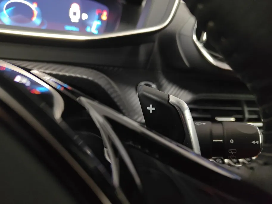 Peugeot 208 1.2 PureTech Allure AUTOMAAT NAVI AIRCO CAMERA APPLE CARPLAY ANDROID AUTO DEALER ONDERHOUDEN 5 DEURS ZEER MOOIE AUTO