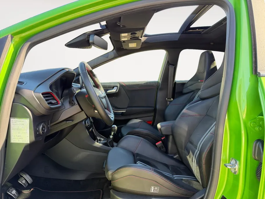 Ford Puma 1.5 EcoBoost ST-X | Dealer onderhouden | 200 pk | Pano dak | Launch control | Parkeersensoren voor en achter | Achteruitrijcamera | Winter pack | BLIS | 19' lichtmetalen velgen | Apple carplay & Android auto | Cruise control | Privacy glas | Bovag garanti