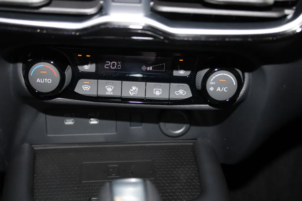 Nissan Juke 1.6 Hybrid Pulse | Bose audio | 360grd camera | Dodehoeksensoren| Lederen bekleding | Apple carplay & Androidauto | Pro-pilot | Stuur-, en Stoel- en voorruitverwarming |