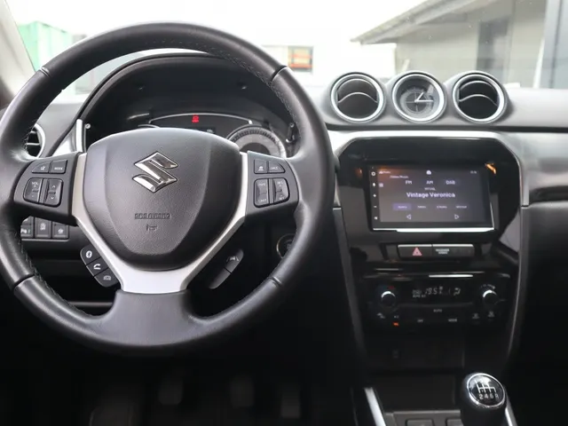 Suzuki Vitara 1.4 BoosterJet Style Hybrid | Panoramadak | Carplay | All Season