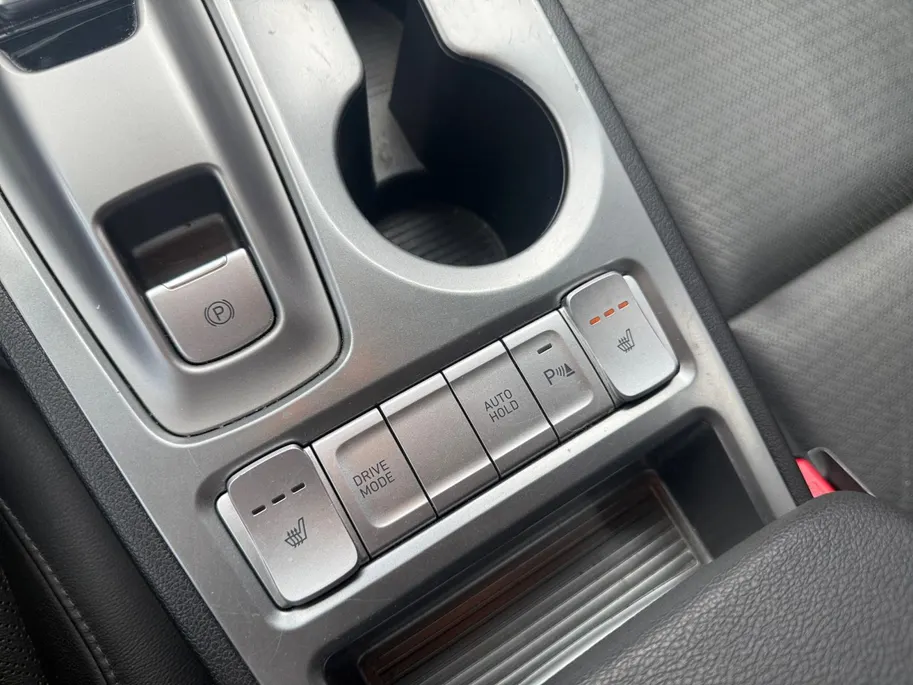 Hyundai Kona EV Premium 64 kWh | Achteruitrijcamera | Head Up Display | Dodehoek Detectie | Lederen Bekleding | Climate Control |