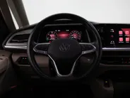 Volkswagen Multivan 1.4 218pk DSG eHybrid L2H1 Life Business · Glazen dak · Trekhaak · Camera · Elek. Schuifdeuren · Apple/Android Car Play · 7 Persoons · 18'' Inch · Garantie t/m 02-06-2028 of 100.000km