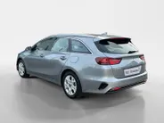 Kia Ceed Sportswagon 1.5 T-GDi DynamicLine | All-Seasonbanden | Apple Carplay / Android Auto | Navigatiesysteem | Parkeersensoren Voor + Achter | Parkeercamera Achter | Licht + Regensensor | Cruise Control | Climate Control | 16'Lichtmetalen velgen