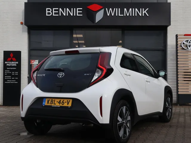 Toyota Aygo X Hybrid 115 play | LM Velgen | Stoelverwarming