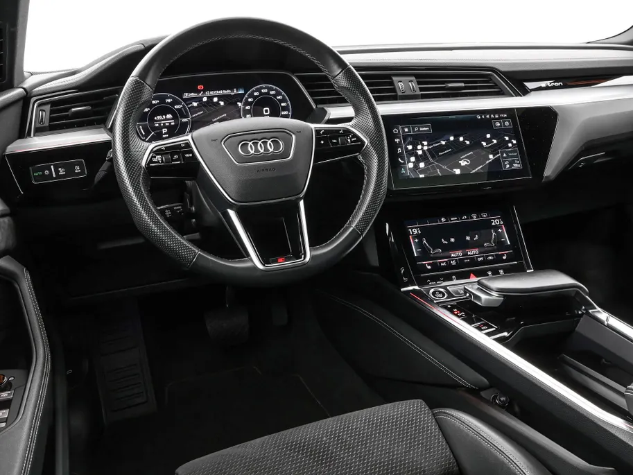 Audi e-tron 55 300kW/408PK S Line 95Kwh · SOH 94,6% · Panoramadak · Leder/Alcantara · 360°Camera + Parkeersensoren · Stoelverwarming ·