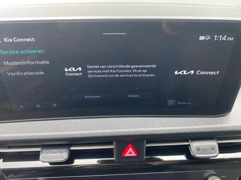 Kia EV6 Light Edition 63 kWh | VOORRAAD VOORDEEL NU €42.950,- | Direct leverbaar | Stoel+Stuur verwarming | Climate control | Navigatie | Parkeer camera achter | Parkeer sensoren voor en achter