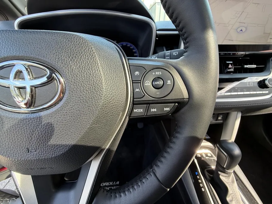 Toyota Corolla Cross 2.0 High Power Hybrid Launch Edition | PANO DAK | LEDER | NAVI | 360 CAMERA | NL-AUTO | STUUR & STOELVERWARMING | ETC...