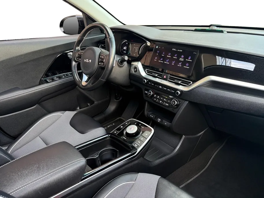 Kia e-Niro DynamicPlusLine 64 kWh | Navigatie | Panoramadak | Apple Carplay/Android Auto | Adaptieve Cruise Control | Stoel/Stuurverwarming | Lichtmetalen Velgen |
