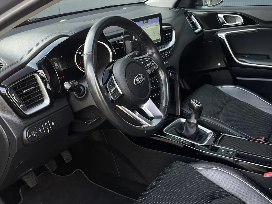 Kia Ceed 1.4 T-GDi ExecutiveLine | Trekhaak | Navi | Clima | Camera | JBL | Cruise Control