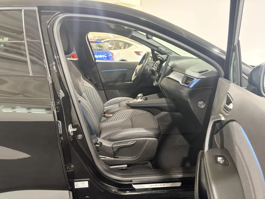 Renault Captur 145PK E-Tech Full Hybrid Esprit Alpine Automaat | Harman Kardon Audio | Stuurwielverwarming | 360 Camera | Parkeersensoren | Apple CarPlay/Android Auto | Navi | Climate Control | Adaptive Cruise Control |