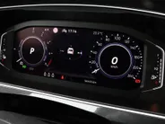Volkswagen Tiguan 1.4 TSI eHybrid 245pk DSG Life Business · Camera · Inklap. Trekhaak · Stuur- & Stoelverwarming · Parkeerassistent · Apple/Android Car Play ·