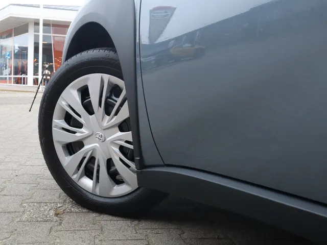 Toyota Aygo X Hybrid 115 play | Camera | Apple/Android Carplay