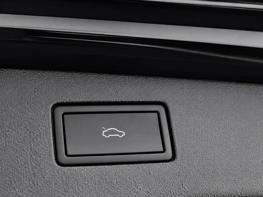 Volkswagen Tiguan 1.5 eHybrid 272pk DSG R-Line Business · Trekhaak · Panoramadak · Dodehoeksensoren · Apple/Android Car Play · Camera · Garantie t/m 23-08-2028 of 100.000km