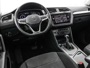 Volkswagen Tiguan 1.4 TSI 245pk eHybrid Elegance · Panoramadak · Camera · P-Sensoren · Dodehoek Detectie · 19'' Inch ·