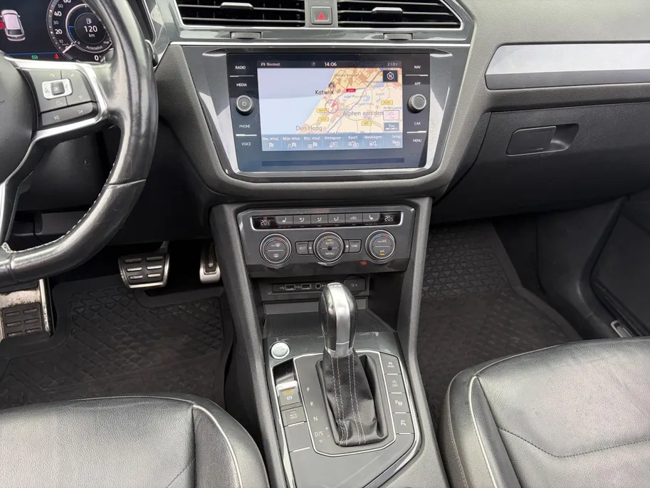 Volkswagen Tiguan Allspace 1.4 TSI Highline 7p. *Automaat*Navi*Schuif/kanteldak*Climate Control*Trekhaak*Stoelverwarming*Lederen bekleding*Parkeerhulp*Elekt. Achterklep*Vol opties!