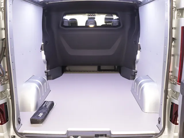 Renault Trafic 170PK L2H1 | 2 SCHUIFDEUREN | Luxe | DC DUBBEL CABINE BLACK EDITION | FULL OPTION | NAVIGATIE | CAMERA | KEYLESS | PARKEERSENSOREN
