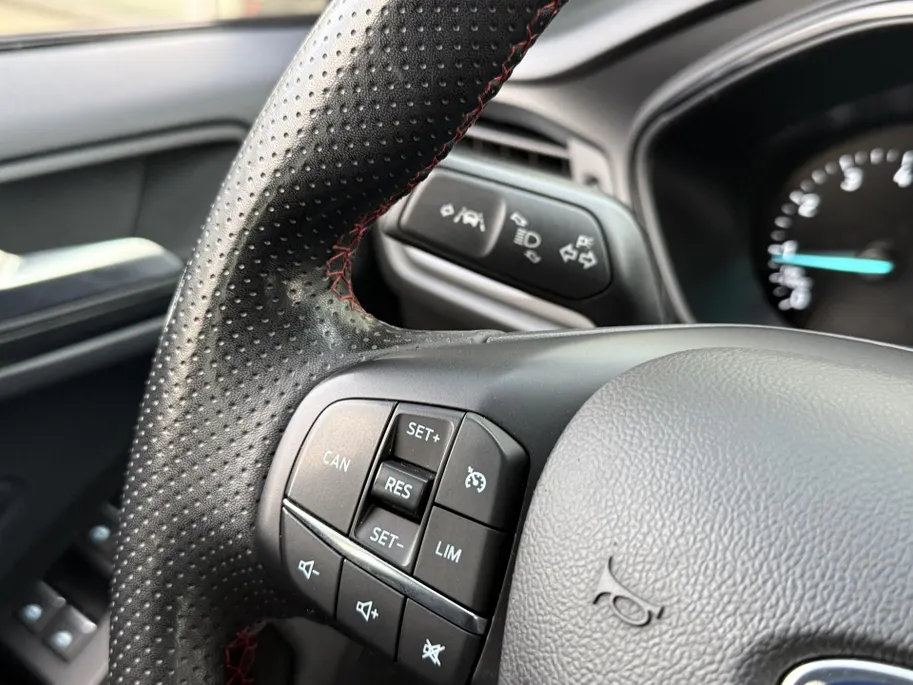 Ford Focus Wagon 1.0 EcoBoost Hybrid ST Line