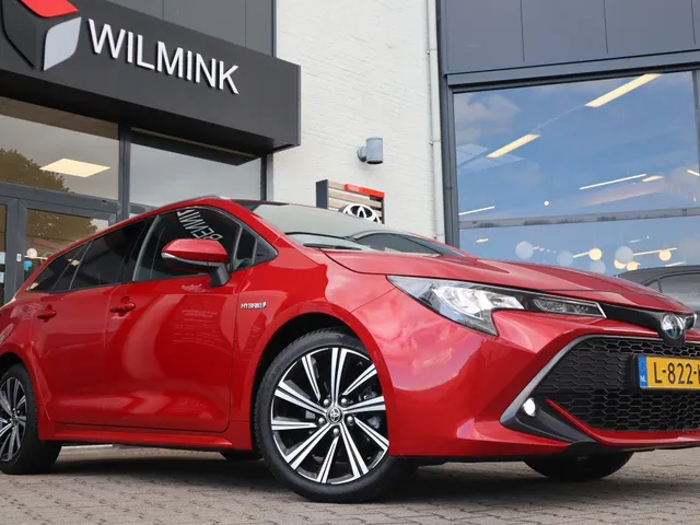 Toyota Corolla Touring Sports 1.8 Hybrid Dynamic Trekhaak | All Seasons | Carplay | Stoelverwarming