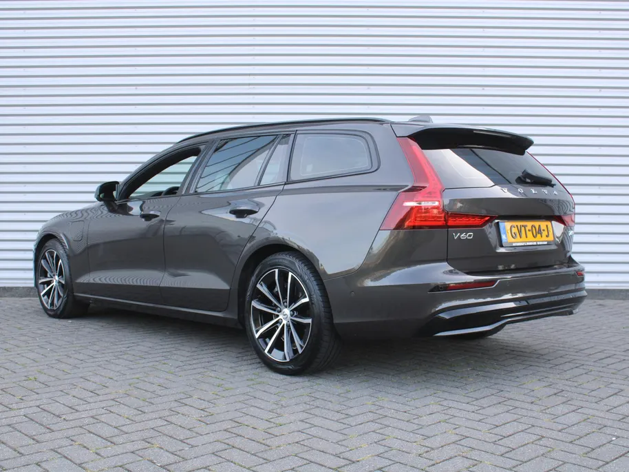 Volvo V60 2.0 T6 Plug-in hybrid AWD Plus Dark | Nappaleder | Trekhaak | HK audio | Schuifdak | Stuur-/stoelverwarming | Adap. Cruise | Dodehoek detectie | Geheugenstoelen | 360 Camera |