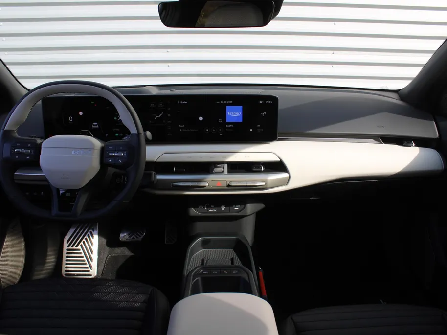 Kia EV4 Fastback GT-PlusLine 81.4 kWh | Schuifdak | Stuur-/stoelverwarming + ventilatie | Camera rondom | Elek. stoelverstelling | Leer | HUD | LED | 19' LM |