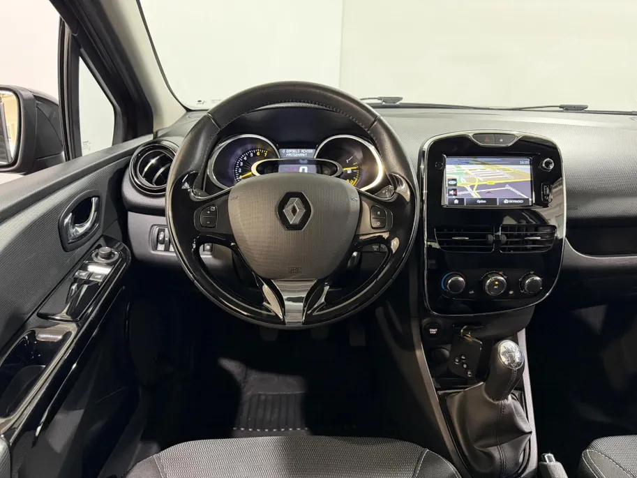 Renault Clio Estate 90PK TCe Expression | Navi | Armsteun | Bleutooth | Cruise Control | Lichtmetalen Velgen | Airco | USB | Leder Stuurwiel |
