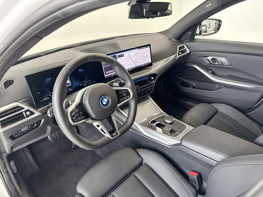 BMW 3 Serie Touring 330e Comfort Pack M Sport Edition M Sportpakket