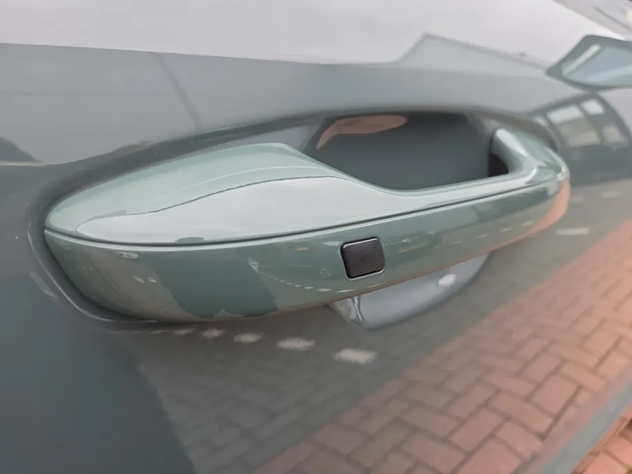 Kia Niro 1.6 GDi Hybrid ExecutiveLine Meest luxe uitvoering | Dealer onderhouden | Schuif-/kanteldak | Cruise Control Adaptief | Dodehoek Detectie | Head up Display | Stoelverwarming en Ventilatie | Harman/Kardon | Android & Carplay | NAP