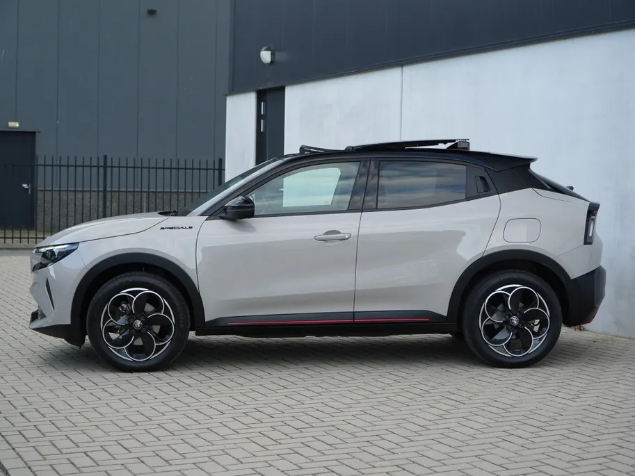 Alfa Romeo Junior Elettrica Speciale 54 kWh | Schuifdak | Carplay | 18'