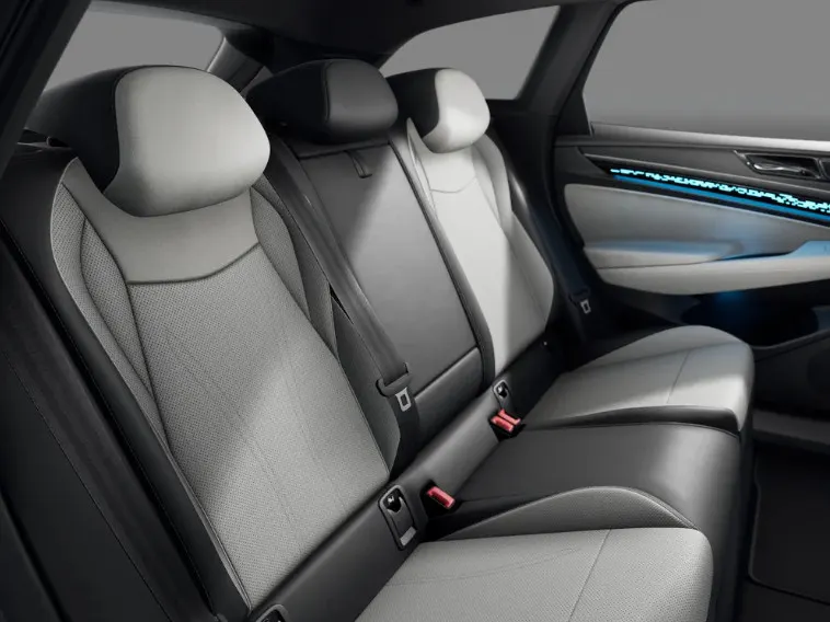 Volkswagen ID.7 Limited Edition Plus 86 kWh accu, 286 PK · Achteruitrijcamera  · Draadloze telefoonlader · Interieur Style Pakket Plus · Trekhaak inklapbaar, met elektrische ontgrendeling