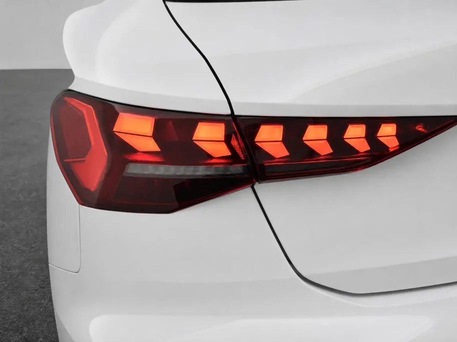 Audi A3 Allstreet Advanced edition 40 TFSI e 204 PK · Lederen bekleding · Comfortsleutel · 18' LM Velgen · Assist. Driving + Parking plus
